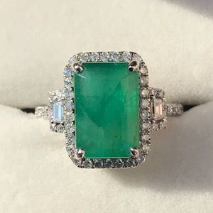5,16 carat Emerald   18 carat Gold